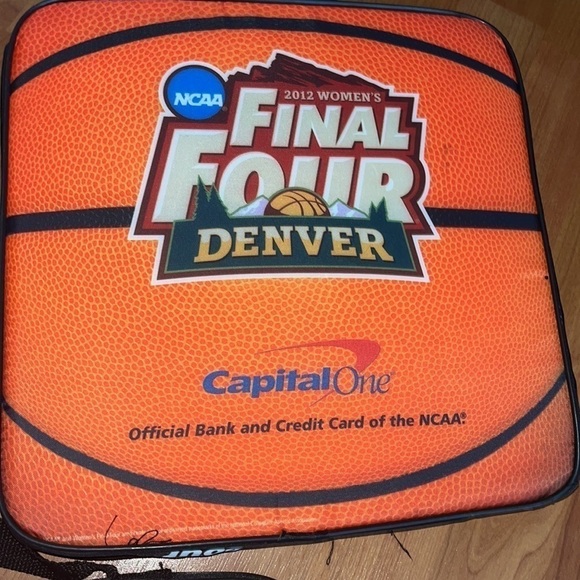 Capital One NCAA women’s Final Four Seat cushions with handle Set of 3 - Picture 4 of 9